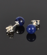 Øresticker i Sterling sølv med glatslebet rund Lapis Lazuli.